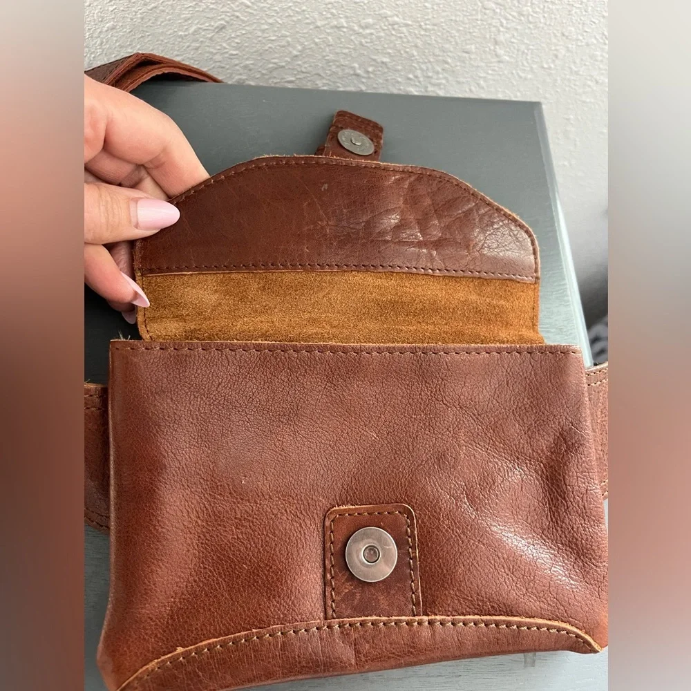 Spike & Sparrow Genuine Leather Brown Belt Bag - Picture 3 of 8